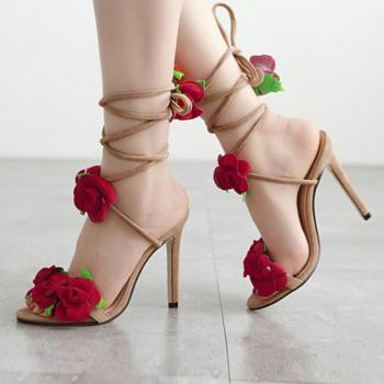 Sandalias de Tacón Alto y Tiras Cruzadas