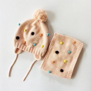 Chapeau hiver avec pompon coloré