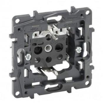 Spina Legrand Niloe 864021 2P+T 16A 250V con morsetto a vite