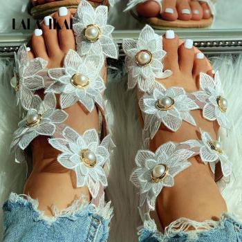 LALA IKAI Damen-Strandpantoffeln 30541-5 – Flache Kappe, Blumenspitze, Perlenoptik