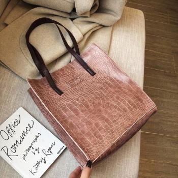 Yogodlns Elegant Croc PU Leather Bag