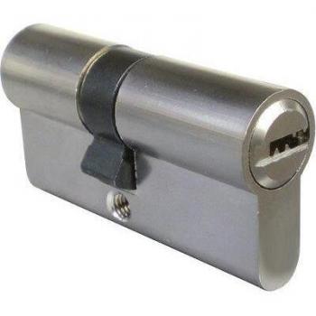 Cylindres à Insert Profilé 2304 – Longueur 90 mm, Forme 45° + 45°, Octane Satin 5 mm