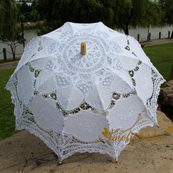 Pluie d’étoiles en dentelle décorative