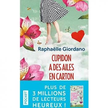 Cupidon A Des Ailes En Carton