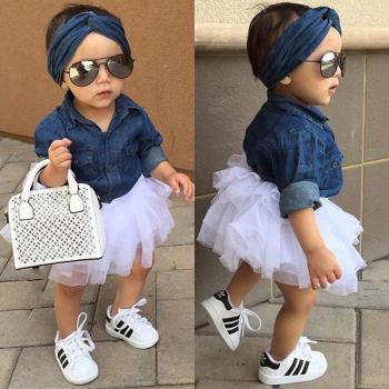 Estilo Juvenil: Top Denim y Faldas Tutú, Conjunto Completo