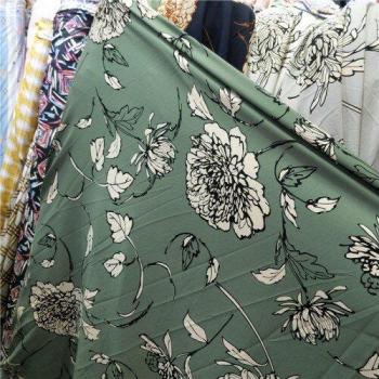 Tela de Gasa con Diseño Floral