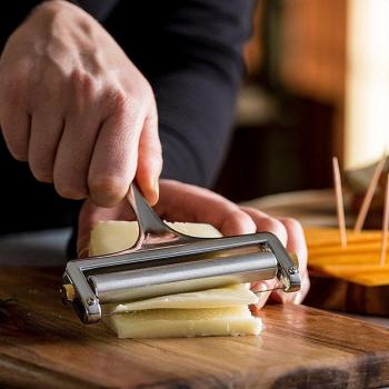 Râpe à fromage multifonction