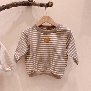 Baumwoll-T-Shirt mit freundlichem Bären