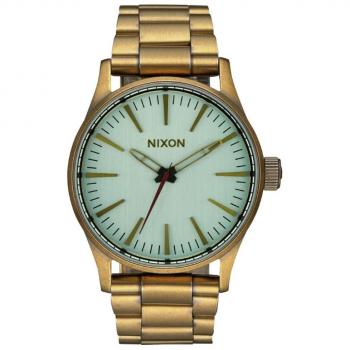 Nixon Analog-Quartz-Uhr für Herren, Edelstahlarmband A4502230-00 – „Sentry 38 SS All Brass/Green Crystal“