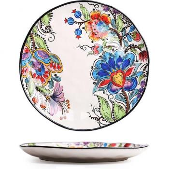Ensemble de couverts et assiettes florales