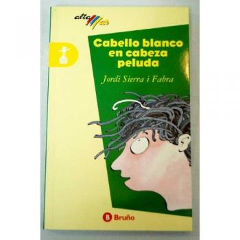 Cabello blanco en cabeza peluda