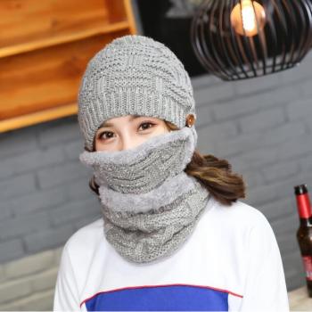 Bonnet tricoté avec masque pour femmes