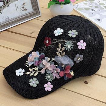 Hübsche Damenkappe mit Blume und atmungsaktivem Netzmaterial