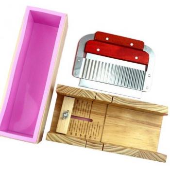 Moldes de madera y silicona para hacer jabón