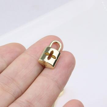 Pendientes con colgante de llave 3D de aleación de zinc