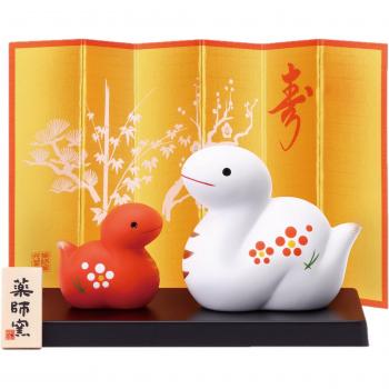 Yakushi Kiln Nishikisa Shofukumi 53 Tiny Red‑White Ceramic