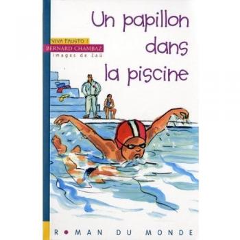 Un papillon dans la piscine