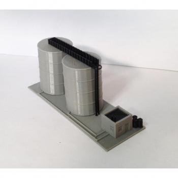 Z Scale Gas/Fuel Standing Tank Set by Outland Models
