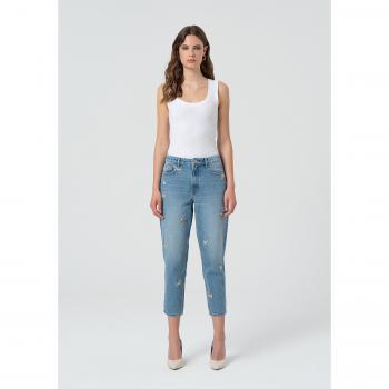 Jeans Carrot Estilo Mãe em Denim com Lavagem Média
