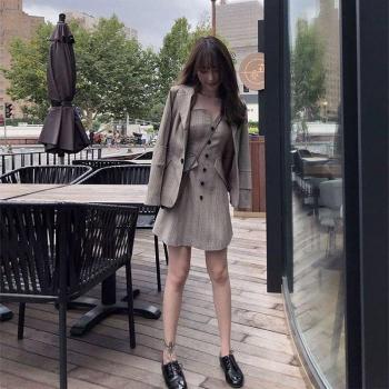 Traje Lógico OL: Estilo British Women