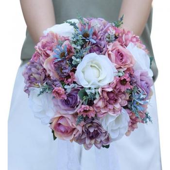 Kyunovia – Composition Florale de Roses Sauvages et Gerberas