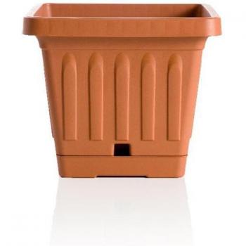 Pot de fleur avec soucoupe en plastique