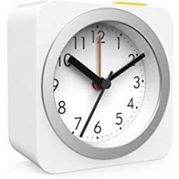 Techno Line Modell B Quarz Wecker Weiß mit Alarmzeiten 1