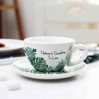 Tazones de Té Europeo con Diseño Simple