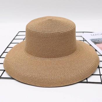 Einfarbiger Strohhut für den Sommer