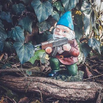 Décoration de jardin gnome soldat