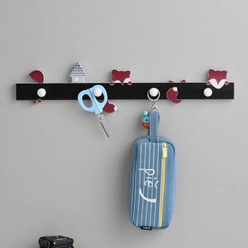 Dekoratives Holzregal für Babyzimmer
