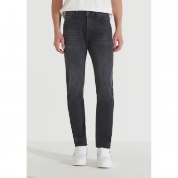 Denim Céle Nero Slim Straight