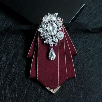 Bijou de Chemise Nœud Papillon en Strass