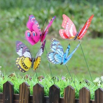 Set de 4 Estacas Mariposa de Colores al Aire Libre