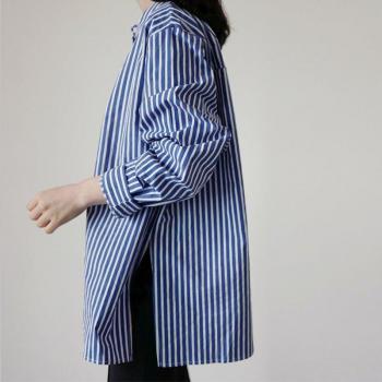 SuperAen Damen‑Bluse „Vertical Flow“ – leichtes Vollhemden-Design mit eleganten Streifen