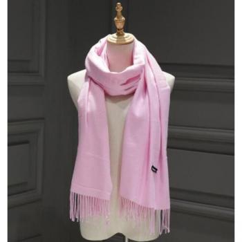 Cachemira Elegante con Borla