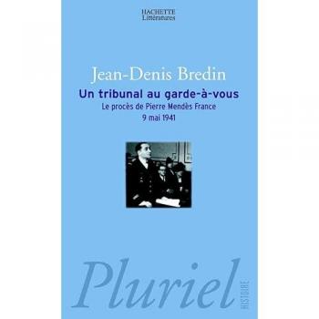Un tribunal au garde-à-vous