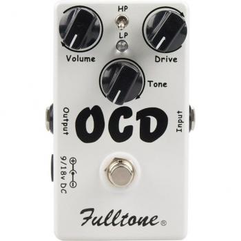 Pedal de guitarra con efectos de distorsión y retardo