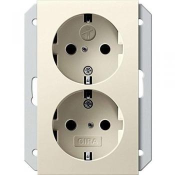 GIRA Schuko Steckdose mit CEE 7/3 Anschluss, cremefarben