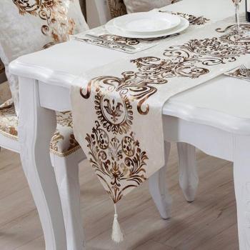 Nappe en dentelle 6 styles – décor mariage chic