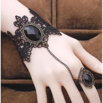 Bracelet en dentelle noire rétro