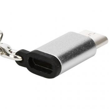 Adaptador Micro USB con llavero y conector USB-C para carga