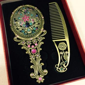 Miroir de beauté d'époque chinois + pack de 15 peignes décorés