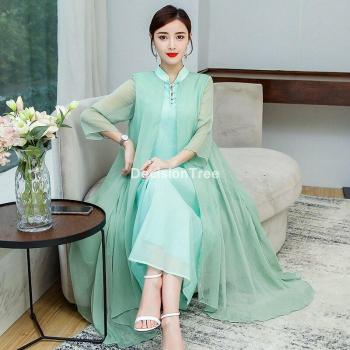 Dama de Honor: Vestido Cheongsam Champán con Detalle de Encaje