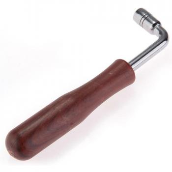 Clé à manche en bois