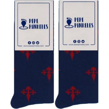 Calcetines de la marca Pepe Pinreles con símbolo de la Cruz de Santiago