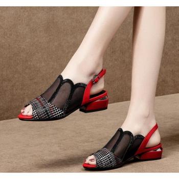 Sandalias informales de mujer con tacón bajo cuadrado, malla y correa de hebilla, en colores negro y rojo