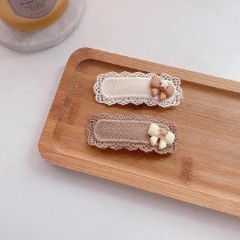Accesorios capilares con flores