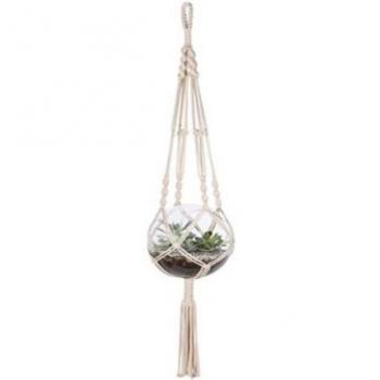 Panier suspendu décoratif en macramé