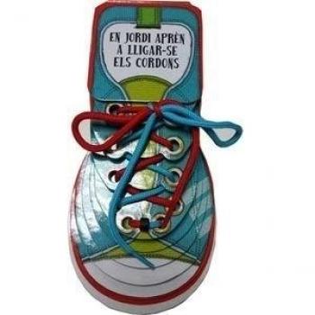 En jordi apren a lligar-se els cordons